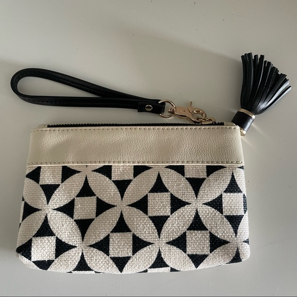 New Spartina Tassel Wristlet (Black and Off-White color) - Picture 3 of 12